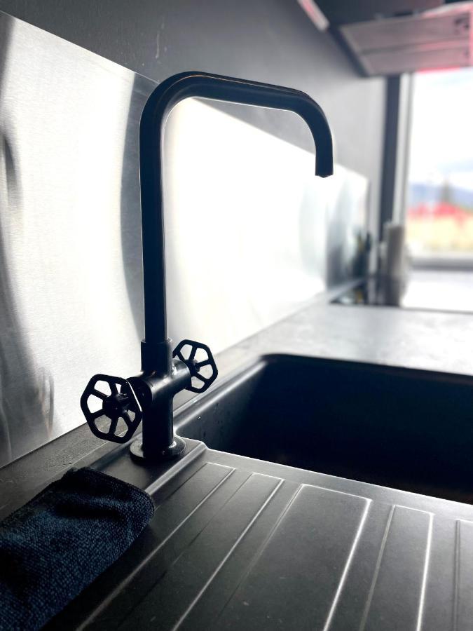 Modern Apartment With Hot Tub In Ακουρέιρι Εξωτερικό φωτογραφία