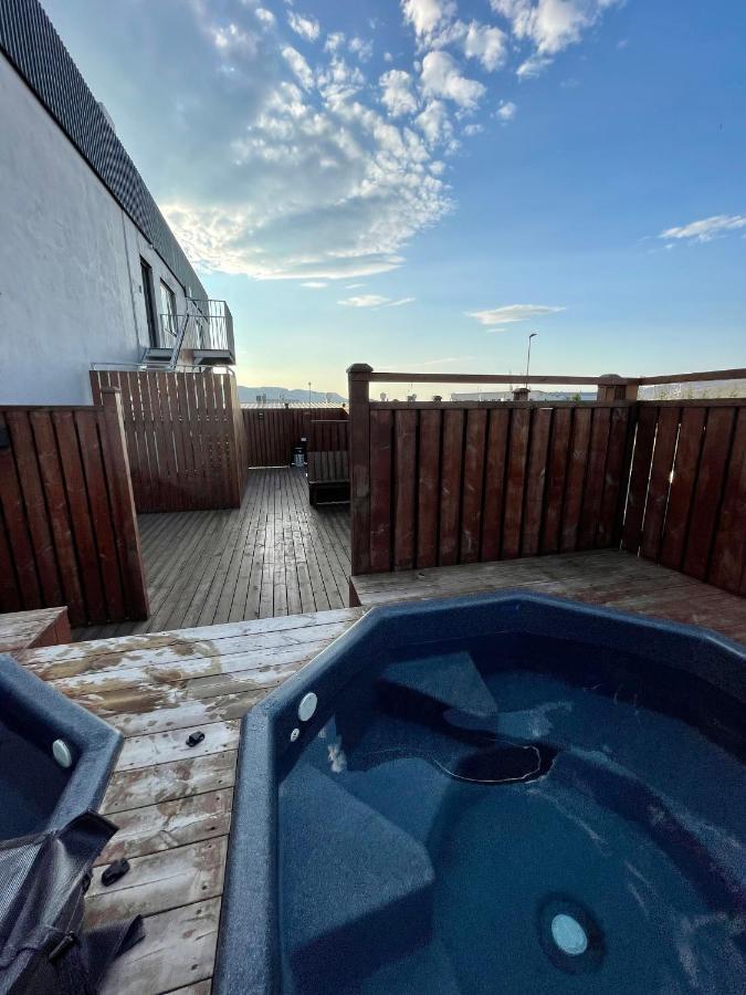 Modern Apartment With Hot Tub In Ακουρέιρι Εξωτερικό φωτογραφία